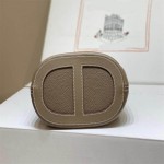Fully Hand-Stitched Loop Pig Nose Picotin 18 Bucket Bag for Women, Original TC Leather Mixed with Swift Leather