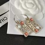 CHANEL小香不對稱粉鑽字母珍珠耳釘