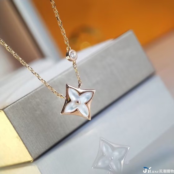 路易威登項鏈菱形花形