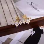 LV\'s new white agate four-leaf flower stud earrings