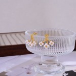 LV\'s new white agate four-leaf flower stud earrings