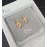Dior 新款白貝殼花耳鉤