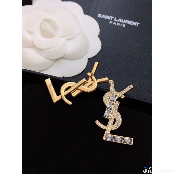 YSL 聖羅蘭新款滿鑽 Logo 耳釘