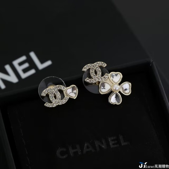 CHANEL 香奈兒不對稱愛心四葉花耳釘（
