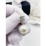 CHANEL 香奈兒迷你雙 C 珍珠垂墜耳環