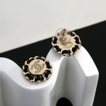 CHANEL 香奈兒圓形穿皮雙 C 耳釘