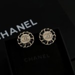CHANEL 香奈兒圓形穿皮雙 C 耳釘
