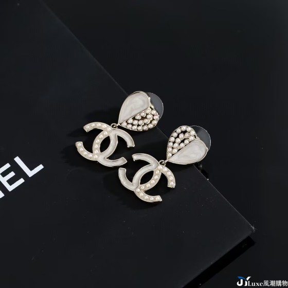 CHANEL 香奈兒早春愛心琺瑯垂墜耳環