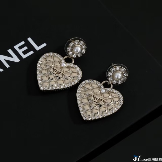 CHANEL 香奈兒早春菱格愛心垂墜耳環