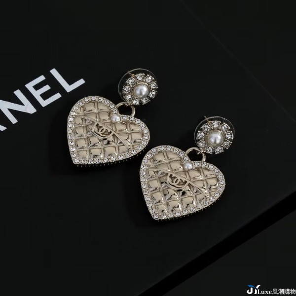 CHANEL 香奈兒早春菱格愛心垂墜耳環