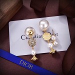DIOR 迪奧新款花朵珍珠垂墜耳釘