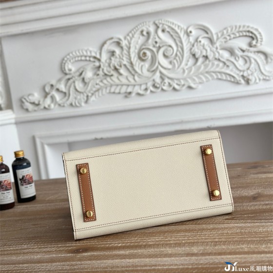 A fully hand-sewn color-blocking Sellier platinum bag with an original epsom leather 25cm Kelly bag sewn on the outside